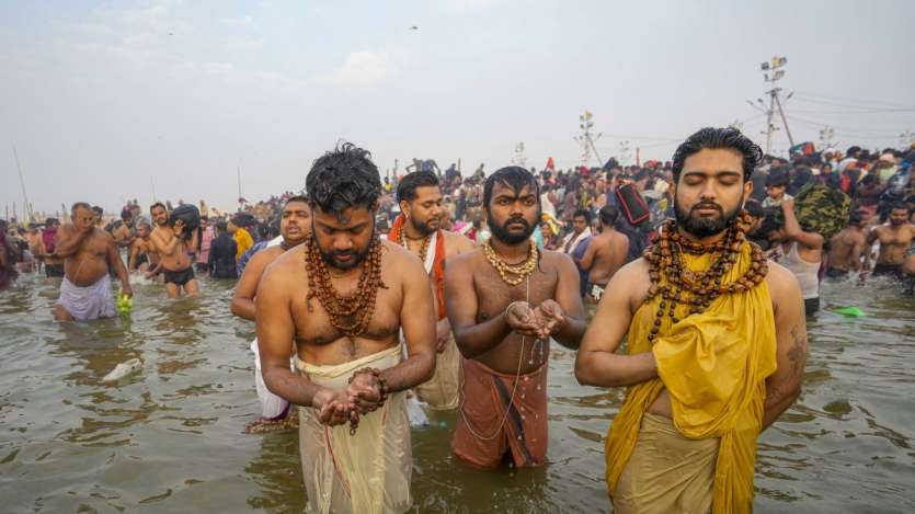 PHOTOS: महाकुंभ की आज की तस्वीरें देखीं क्या? अमृत स्नान करने के लिए उमड़ा जनसैलाब – India TV Hindi