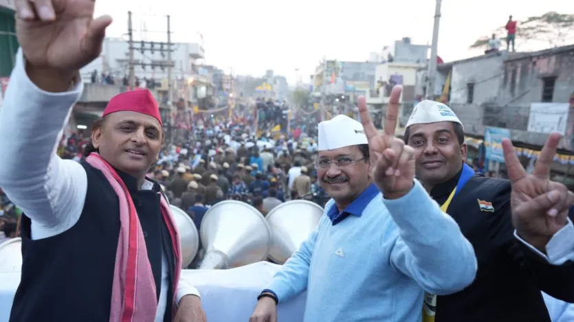 सपा प्रमुख ने कहा कि 'झाड़ू' आम आदमी पार्टी का चुनाव चिह्न है। उन्होंने कहा कि आपका वोट बर्बाद नहीं होना चाहिए। भाजपा को हराने के लिए हर वोट ‘आप’ को जाना चाहिए। 