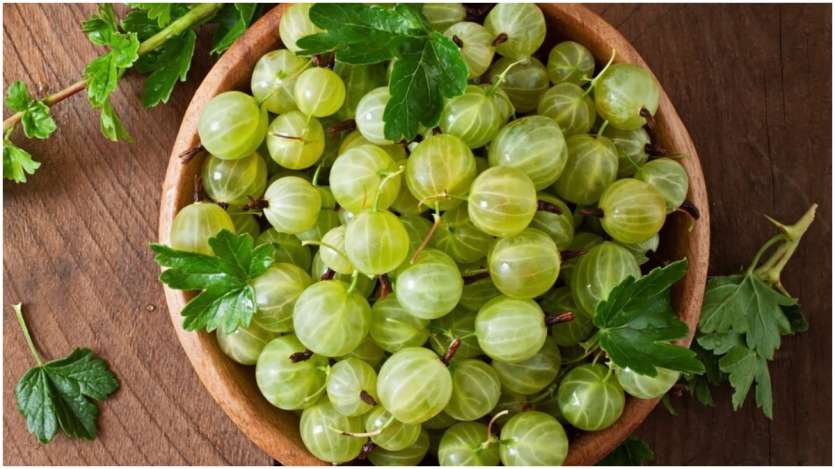 Untuk membuat masker rambut, Anda membutuhkan daun nimba dan amla. Pertama, keluarkan pasta daun nimba ke dalam mangkuk. Sekarang campurkan dua sendok makan jus amla ke dalam pasta ini. Untuk membuat masker rambut, Anda membutuhkan daun nimba dan amla. Pertama, keluarkan pasta daun nimba ke dalam mangkuk. Sekarang campurkan dua sendok makan jus amla ke dalam pasta ini.