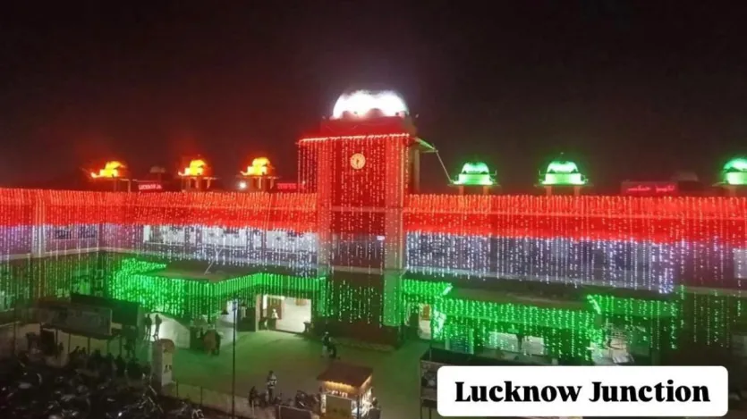 यूपी की राजधानी लखनऊ में भी रेलवे स्टेशन को पूरी तरह से तिरंगी की रोशनी से रंग दिया गया है। तिरंगे वाली तीन रंगों की लाइट्स से पूरा रेलवे स्टेशन सजाया गया है। गणतंत्र दिवस के मौके पर लखनऊ रेलवे स्टेशन पूरी तरह से तिरंगे के रंग में डूब गया है। यूपी की राजधानी लखनऊ में भी रेलवे स्टेशन को पूरी तरह से तिरंगी की रोशनी से रंग दिया गया है। तिरंगे वाली तीन रंगों की लाइट्स से पूरा रेलवे स्टेशन सजाया गया है। गणतंत्र दिवस के मौके पर लखनऊ रेलवे स्टेशन पूरी तरह से तिरंगे के रंग में डूब गया है।