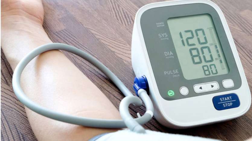 हींग के सेवन से ब्लड प्रेशर की समस्या में भी फायदा मिलता है। खाली पेट हींग का पानी पीने से ब्लड प्रेशर कंट्रोल में रह सकता है। लेकिन ब्लड प्रेशर के मरीज इसका सेवन डॉक्टर के परामर्श पर करें।
