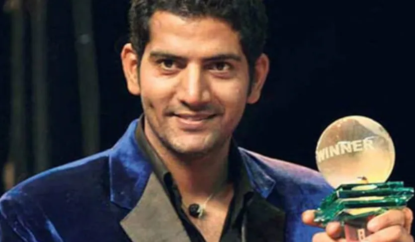 Ashutosh Kaushik, pemenang MTV Hero Honda Roadies 5.0, memenangkan musim kedua Bigg Boss pada tahun 2008 dan kemudian terlihat di film seperti Zilla Ghaziabad dan Laal Rang.