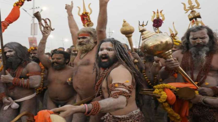 Becoming a Naga Sadhu requires a lot of courage and commitment, as they cannot use worldly things to adorn their bodies; They can apply ashes on their body and this will be their adornment. 