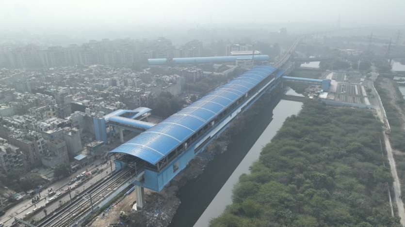 ऐप डाउनलोड करने पर हर नए उपयोगकर्ता को 50 रुपये मिलेंगे, जो 500 लॉयल्टी पॉइंट के बराबर है। यदि वे एक नए उपयोगकर्ता से ‘आरआरटीएस कनेक्ट’ ऐप का इस्तेमाल करने के लिए कहते हैं तो उसे अतिरिक्त 500 लॉयल्टी पॉइंट मिल सकते हैं। लॉयल्टी पॉइंट प्राप्त होने की तारीख से एक वर्ष तक वैध रहेंगे, जिससे लगातार यात्रा और निरंतर ऐप का इस्तेमाल करने को बढ़ावा मिलेगा।