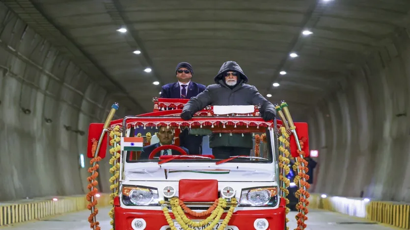 भारतीय सेना के लिए के यह परियोजना बहुत महत्वपूर्ण है। जेड-मोड़ सुरंग, जोजिला सुरंग परियोजना के साथ मिलकर लद्दाख में सुरक्षा बलों की तेज आवाजाही सुनिश्चित करेगी।