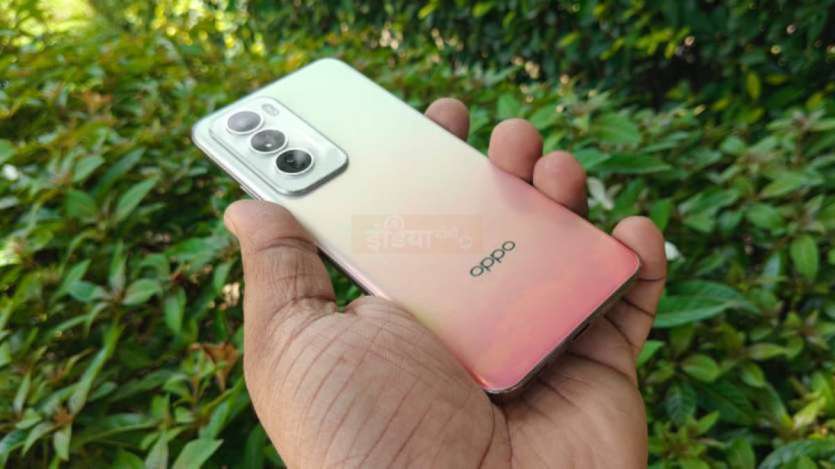 Ponsel ini memiliki baterai berkekuatan 5000 mAh dan memiliki pengisian cepat SuperVOOC 80W. Mengisi daya ponsel dari 0 hingga penuh hanya membutuhkan waktu 35 hingga 40 menit. Perusahaan telah menyediakan fitur seperti Wi-Fi dual-band, NFC, Bluetooth, dan USB Type C untuk konektivitas dengan ponsel.