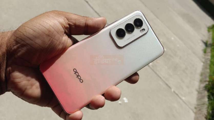 Harga Oppo Reno 12 5G adalah Rs 32.999. Ponsel berkemampuan AI ini terdaftar di Flipkart dengan MRP Rs 43.999. Harga ponsel telah diturunkan secara signifikan sebesar Rs 11.000. Selain itu, diskon Rs 3.299 juga akan tersedia. Dengan begitu, ponsel ini bisa dibeli dengan harga Rs 29.700. Tak hanya itu, ponsel ini bisa dibawa pulang dengan pembayaran awal bulanan sebesar Rs 1.616.