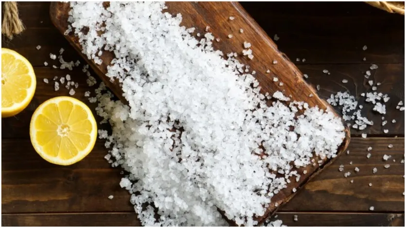 Tahukah Anda kalau garam juga bisa bermanfaat membasmi rayap? Taburkan garam pada area yang banyak dihinggapi rayap setiap hari dan biarkan selama beberapa hari. Unsur dalam garam efektif membunuh rayap. Tahukah Anda kalau garam juga bisa bermanfaat membasmi rayap? Taburkan garam pada area yang banyak dihinggapi rayap setiap hari dan biarkan selama beberapa hari. Unsur dalam garam efektif membunuh rayap.