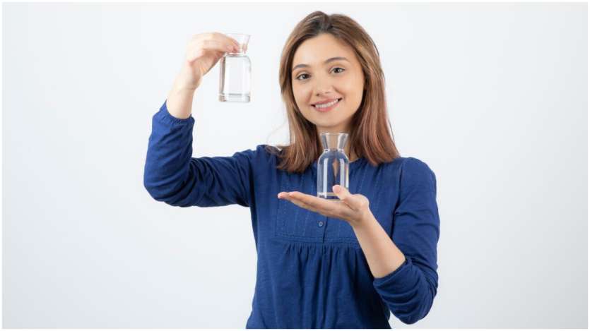 Menurut Ayurveda, hal pertama yang harus Anda lakukan setelah bangun tidur di pagi hari adalah meminum segelas air hangat saat perut kosong. Minum air panas bisa sangat bermanfaat bagi kesehatan usus. Dengan mengikuti rutinitas ini selama seminggu saja, otomatis Anda akan mulai melihat efek positifnya. Menurut Ayurveda, hal pertama yang harus Anda lakukan setelah bangun tidur di pagi hari adalah meminum segelas air hangat saat perut kosong. Minum air panas bisa sangat bermanfaat bagi kesehatan usus. Dengan mengikuti rutinitas ini selama seminggu saja, otomatis Anda akan mulai melihat efek positifnya.