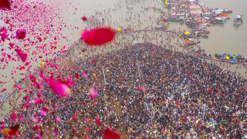 महाकुंभ में अमृत स्नान की 11 मनमोहक तस्वीरें, जिन्हें देखने का बार-बार करेगा मन