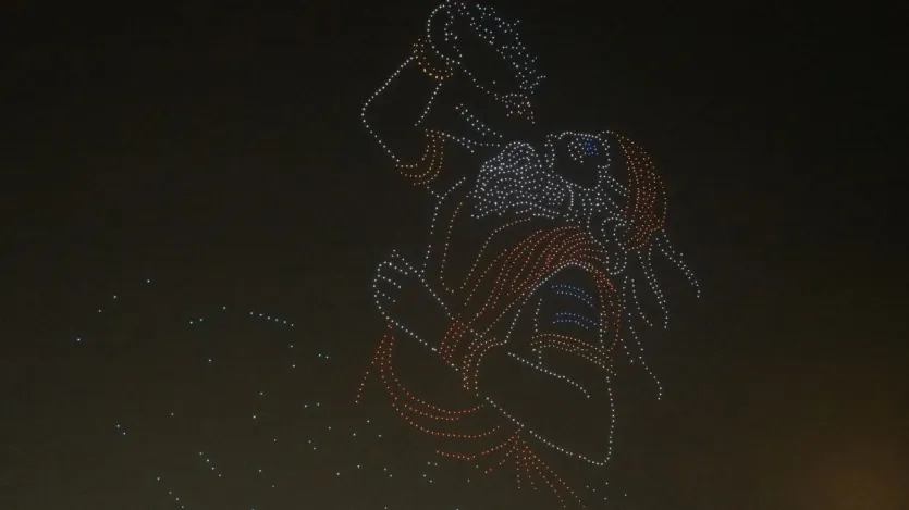 ड्रोन शो में श्रद्धालुओं ने देवताओं को अमृत कलश पीते हुए देखा। इसके साथ ही समुद्र मंथन की दिव्य झांकी ने लोगों को मंत्रमुग्ध कर दिया।
ड्रोन शो में श्रद्धालुओं ने देवताओं को अमृत कलश पीते हुए देखा। इसके साथ ही समुद्र मंथन की दिव्य झांकी ने लोगों को मंत्रमुग्ध कर दिया।