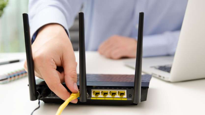 Kecepatan internet juga tergantung pada versi router Anda. Jika Anda menggunakan router lama dengan kapasitas rendah, kemungkinan besar Anda akan mendapatkan kecepatan internet yang lambat. Jadi, jika Anda tidak mengganti router selama bertahun-tahun, mungkin router tersebut sudah ketinggalan jaman. Jika Anda berulang kali menghadapi masalah kecepatan, Anda dapat mengubahnya. Kecepatan internet juga tergantung pada versi router Anda. Jika Anda menggunakan router lama dengan kapasitas rendah, kemungkinan besar Anda akan mendapatkan kecepatan internet yang lambat. Jadi, jika Anda tidak mengganti router selama bertahun-tahun, mungkin router tersebut sudah ketinggalan jaman. Jika Anda berulang kali menghadapi masalah kecepatan, Anda dapat mengubahnya.