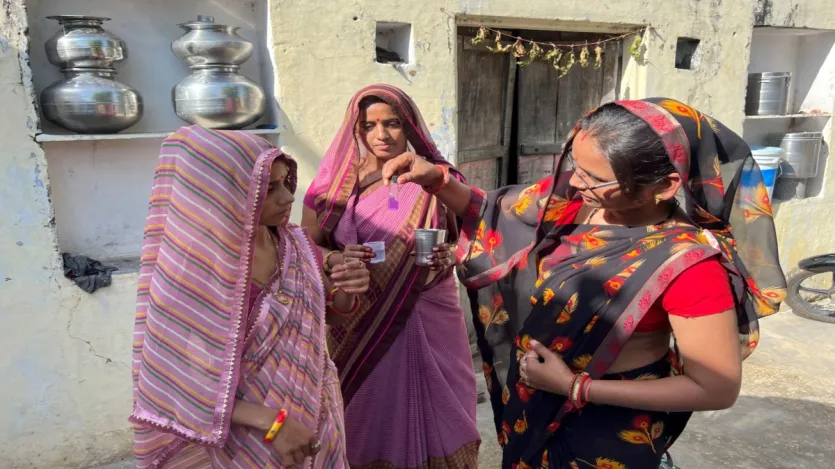 शहरों की तुलना यदि गांवों से की जाएं, तो ग्रामीण क्षेत्रों में बेहतर स्थिति हुई है।