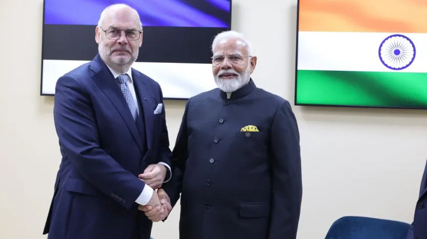 एस्टोनिया के राष्ट्रपति अलार कारिस से मुलाकात करते पीएम मोदी। एस्टोनिया के राष्ट्रपति अलार कारिस से मुलाकात करते पीएम मोदी।