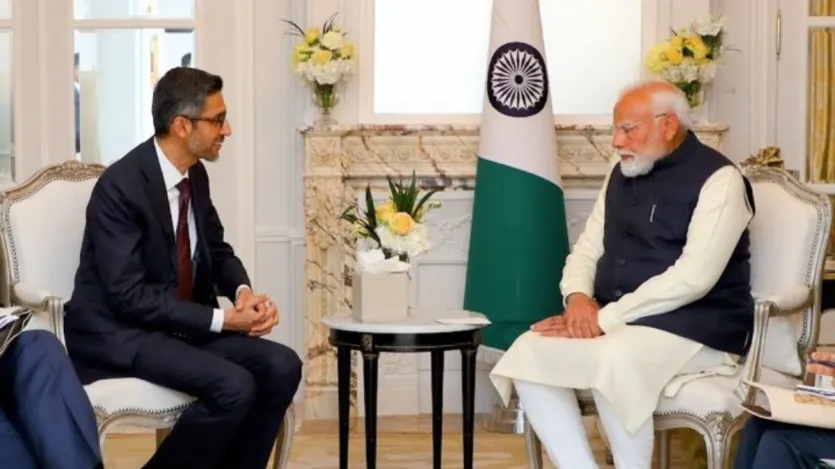 भारतीय मूल के सीईओ सुंदर पिचाई से मिलते पीएम मोदी। भारतीय मूल के सीईओ सुंदर पिचाई से मिलते पीएम मोदी।