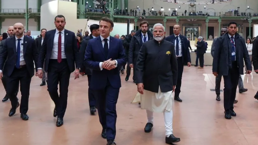 Paris AI Summit में पीएम मोदी ने आर्टिफिशियल इंटेलिजेंस के पॉजीटिव पहलुओं के साथ-साथ उसको रेगुलेट करने की जरूरत के बारे में भी बताया है। फ्रांस की राजधानी पेरिस में आयोजित हुए इस 'AI महाकुंभ' की अध्यक्षता राष्ट्रपति इमैनुएल मैक्रो ने की। वहीं, पीएम मोदी इस समिट के को-चेयरमैन के तौर पर दुनियाभर के लीडर्स और टेक दिग्गजों से मुलाकात की। Paris AI Summit में पीएम मोदी ने आर्टिफिशियल इंटेलिजेंस के पॉजीटिव पहलुओं के साथ-साथ उसको रेगुलेट करने की जरूरत के बारे में भी बताया है। फ्रांस की राजधानी पेरिस में आयोजित हुए इस 'AI महाकुंभ' की अध्यक्षता राष्ट्रपति इमैनुएल मैक्रो ने की। वहीं, पीएम मोदी इस समिट के को-चेयरमैन के तौर पर दुनियाभर के लीडर्स और टेक दिग्गजों से मुलाकात की।