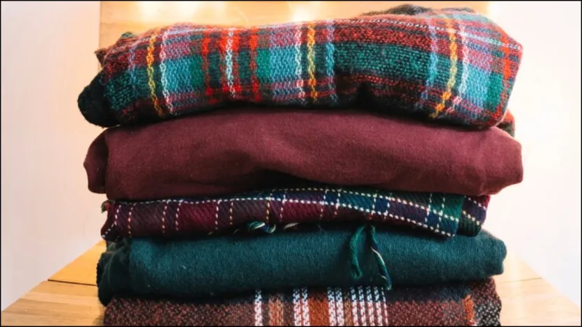 Se você não entende nada, enquanto embalava roupas de lã, embrulhe as folhas de nim seco em um papel e mantenha -as com roupas. Isso não trará insetos, fungos e cheiro em roupas de inverno. Se você não entende nada, enquanto embalava roupas de lã, embrulhe as folhas de nim seco em um papel e mantenha -as com roupas. Isso não trará insetos, fungos e cheiro em roupas de inverno.