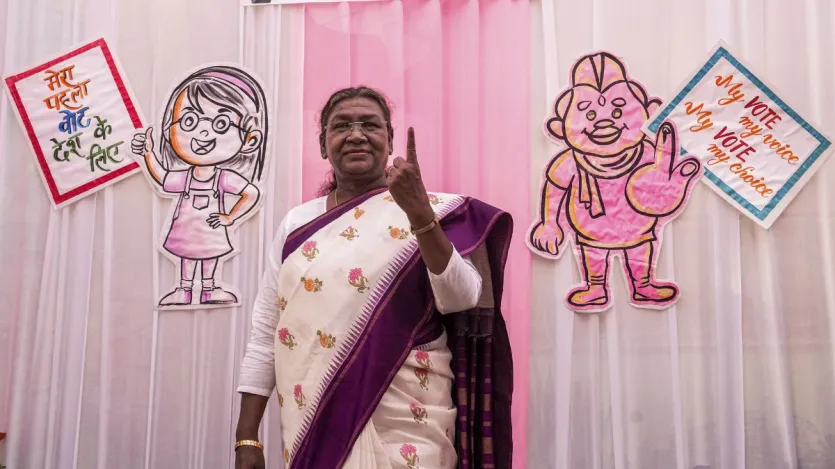 दिल्ली विधानसभा चुनाव के लिए बुधवार सुबह अपने मताधिकार का इस्तेमाल करने वाले शुरुआती मतदाताओं में राष्ट्रपति द्रौपदी मुर्मू, विदेश मंत्री एस.जयशंकर, केंद्रीय मंत्री हरदीप सिंह पुरी, कांग्रेस नेता राहुल गांधी और मुख्यमंत्री आतिशी शामिल रहीं।
दिल्ली विधानसभा चुनाव के लिए बुधवार सुबह अपने मताधिकार का इस्तेमाल करने वाले शुरुआती मतदाताओं में राष्ट्रपति द्रौपदी मुर्मू, विदेश मंत्री एस.जयशंकर, केंद्रीय मंत्री हरदीप सिंह पुरी, कांग्रेस नेता राहुल गांधी और मुख्यमंत्री आतिशी शामिल रहीं।