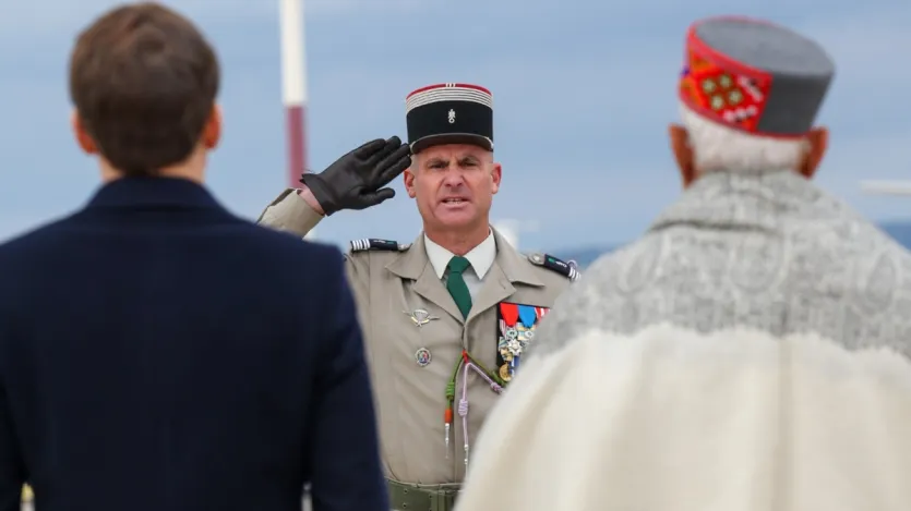 As relações pessoais e o entendimento mútuo entre o primeiro -ministro Narendra Modi e o presidente Emmanuel Macron são bastante fortes. O presidente Macron para deixar o primeiro -ministro Modi no avião reflete a profundidade das relações bilaterais. As relações pessoais e o entendimento mútuo entre o primeiro -ministro Narendra Modi e o presidente Emmanuel Macron são bastante fortes. O presidente Macron para deixar o primeiro -ministro Modi no avião reflete a profundidade das relações bilaterais.