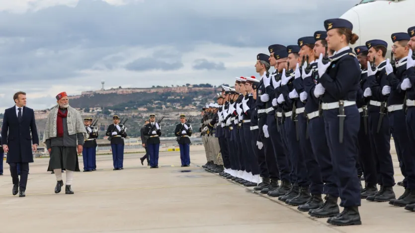 No dia seguinte, essa também foi uma atmosfera cordial na 'AI Action Summit'. A Índia e a França sediaram em conjunto a cúpula. O primeiro-ministro Modi co-presidente da 'AI Action Summit' com o presidente Emmanuel Macron. Ele também manteve uma discussão bilateral com Macron. No dia seguinte, essa também foi uma atmosfera cordial na 'AI Action Summit'. A Índia e a França sediaram em conjunto a cúpula. O primeiro-ministro Modi co-presidente da 'AI Action Summit' com o presidente Emmanuel Macron. Ele também manteve uma discussão bilateral com Macron.