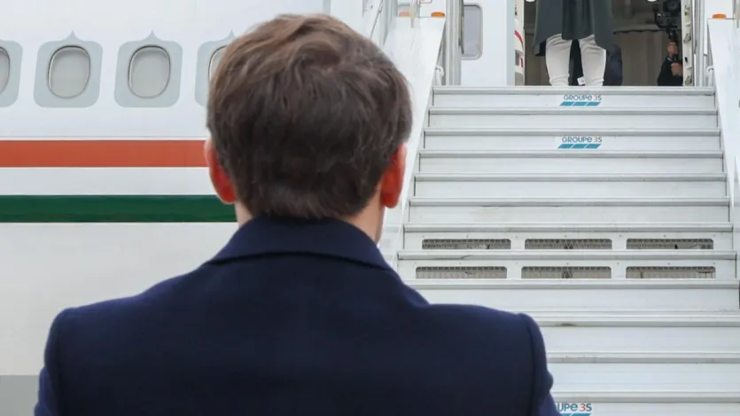 A visita do primeiro -ministro Narendra Modi à França foi muito importante para o relacionamento entre os dois países. Durante esse período, os principais líderes dos dois países expressaram sua profunda amizade. No primeiro dia da visita do primeiro -ministro Modi, um jantar especial foi organizado pelo presidente Emmanuel Macron, onde os dois líderes tiveram negociações. A visita do primeiro -ministro Narendra Modi à França foi muito importante para o relacionamento entre os dois países. Durante esse período, os principais líderes dos dois países expressaram sua profunda amizade. No primeiro dia da visita do primeiro -ministro Modi, um jantar especial foi organizado pelo presidente Emmanuel Macron, onde os dois líderes tiveram negociações.