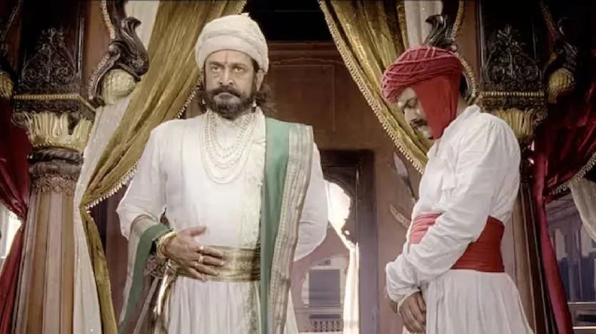 बॉलीवुड और मराठी सिनेमा के जाने-माने अभिनेता और फिल्ममेकर महेश मांजरेकर का नाम भी इस लिस्ट में शुमार है। दिग्गज अभिनेता ने साल 2009 में रिलीज हुई फिल्म 'मी शिवाजीराजे भोसले बोलतोये' में मराठा सम्राट की भूमिका निभाई थी, जिसे काफी पसंद किया गया था। इस मराठी फिल्म को दर्शकों से भी जबरदस्त रिस्पॉन्स मिला था।