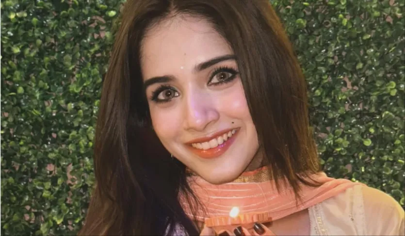 स्टार प्लस के टीवी शो 'ये रिश्ता क्या कहलाता है' में रुही का किरदार निभाने वालीं प्रतीक्षा होनमुखे का ये पहला टीवी शो था। इन दिनों एक्ट्रेस सीरियल 'कैसे मुझे तुम मिल गए' में नजर आ रही हैं, जिसमें वह लीड रोल प्ले कर रही है। स्टार प्लस के टीवी शो 'ये रिश्ता क्या कहलाता है' में रुही का किरदार निभाने वालीं प्रतीक्षा होनमुखे का ये पहला टीवी शो था। इन दिनों एक्ट्रेस सीरियल 'कैसे मुझे तुम मिल गए' में नजर आ रही हैं, जिसमें वह लीड रोल प्ले कर रही है।