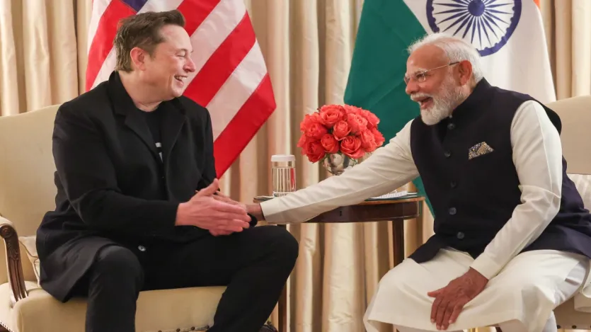 प्रधानमंत्री नरेंद्र मोदी के अमेरिकी दौरे पर पर स्पेसएक्स के सीईओ एलन मस्क के साथ बैठक बेहद खास रही। दोनों के बीच बैठक के दौरान एलन मस्क और पीएम मोदी की अच्छी बॉडिंग दिखी है। प्रधानमंत्री नरेंद्र मोदी के अमेरिकी दौरे पर पर स्पेसएक्स के सीईओ एलन मस्क के साथ बैठक बेहद खास रही। दोनों के बीच बैठक के दौरान एलन मस्क और पीएम मोदी की अच्छी बॉडिंग दिखी है।