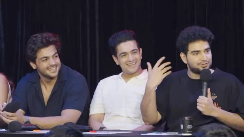 समय रैना का शो ‘इंडियाज गॉट लैटेंट’ यूट्यूबर रणवीर अल्लाहबादिया द्वारा कुछ ‘आपत्तिजनक’ टिप्पणियों के बाद विवादों में घिर गया है। इस एपिसोड के कारण उन दोनों के साथ-साथ कई और लोकप्रिय सोशल मीडिया इन्फ्लुएंसर भी ट्रोलिंग का शिकार हो रहे हैं। दरअसल इनके साथ ही उस दिन शो में बतौर गेस्ट नजर आए इन्फ्लुएंसर को भी कानूनी दांव-पेच अब झेलने पड़ रहे हैं। अब ये सभी इन्फ्लुएंसर कौन हैं चलिए आपको बताते हैं।
समय रैना का शो ‘इंडियाज गॉट लैटेंट’ यूट्यूबर रणवीर अल्लाहबादिया द्वारा कुछ ‘आपत्तिजनक’ टिप्पणियों के बाद विवादों में घिर गया है। इस एपिसोड के कारण उन दोनों के साथ-साथ कई और लोकप्रिय सोशल मीडिया इन्फ्लुएंसर भी ट्रोलिंग का शिकार हो रहे हैं। दरअसल इनके साथ ही उस दिन शो में बतौर गेस्ट नजर आए इन्फ्लुएंसर को भी कानूनी दांव-पेच अब झेलने पड़ रहे हैं। अब ये सभी इन्फ्लुएंसर कौन हैं चलिए आपको बताते हैं।
