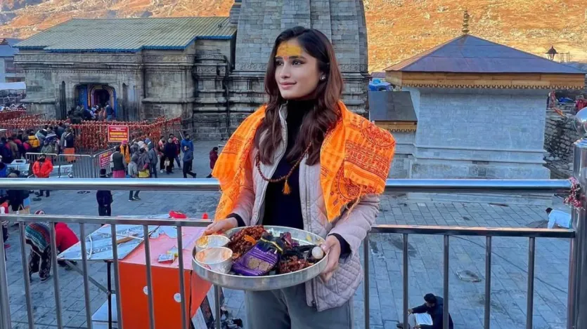 राशा थडानी ने फिल्म प्रमोशन के दौरान कहा था कि वो 12 में से 11 ज्योतिर्लिंग के दर्शन कर चुकी हैं। उनकी लिस्ट में सिर्फ एक ही बाकी है। इसी साल वो उसके दर्शन भी करेंगी, जिसे उन्होंने फिल्म की रिलीज के बाद पूरा भी कर लिया है। नागेश्वर ज्योतिर्लिंग के दर्शन करने की उनकी ख्वाहिश पूरी हो गई है। गुजरात में इसके दर्शन के साथ ही वो द्वारकाधीश के दर्शन करके भी आईं।