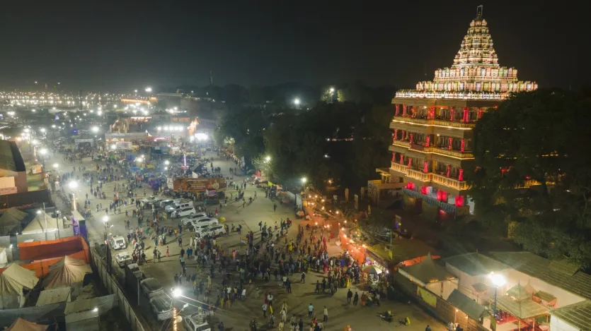 Pemandangan lembut Mahakumbh Mahakumbh juga diluncurkan oleh kamera drone. Di mana sejumlah besar jamaah tiba di pantai Sanjam di malam hari. Beberapa penyembah juga muncul pada kesempatan Bastami, menunggu mandi. (Dengan input bahasa)