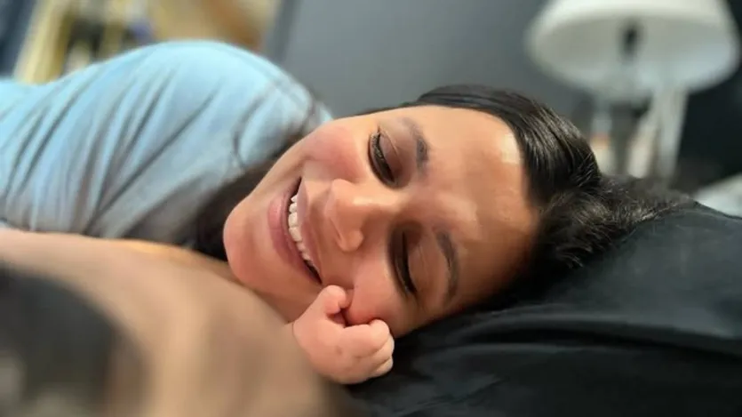 पिछले दिनों शाहीन ने राहा के बर्थडे के मौके पर स्टारकिड के साथ अपनी कुछ बेहद प्यारी तस्वीरें शेयर की थीं और राहा के लिए अपना प्यार जाहिर किया था। उन्होंने फोटो के कैप्शन में लिखा- 'राहा - मेरी स्वीट, सिली और दयालु बेबी गर्ल, तुम जो कुछ भी छूती हो वह खुशी में बदल जाता है। मैं तुम्हें इतना प्यार करती हूं जितना तुम कभी नहीं जान पाओगी। जन्मदिन मुबारक हो मेरी लिटिल बीन।' पिछले दिनों शाहीन ने राहा के बर्थडे के मौके पर स्टारकिड के साथ अपनी कुछ बेहद प्यारी तस्वीरें शेयर की थीं और राहा के लिए अपना प्यार जाहिर किया था। उन्होंने फोटो के कैप्शन में लिखा- 'राहा - मेरी स्वीट, सिली और दयालु बेबी गर्ल, तुम जो कुछ भी छूती हो वह खुशी में बदल जाता है। मैं तुम्हें इतना प्यार करती हूं जितना तुम कभी नहीं जान पाओगी। जन्मदिन मुबारक हो मेरी लिटिल बीन।'
