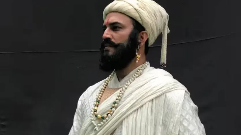 कई फिल्मों और टीवी शोज में अपनी दमदार एक्टिंग से दर्शकों को इंप्रेस कर चुके शरद केलकर बड़े पर्दे पर मराठा सम्राट छत्रपति शिवाजी महाराज की भूमिका निभा चुके हैं।