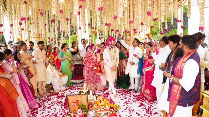 इस मौके पर शिवराज ने लिखा, 'मेरी ओर से कुणाल और रिद्धि को इस मंगलमय यात्रा की अनंत शुभकामनाएं और आशीर्वाद। उनका जीवन उद्देश्यपूर्ण हो, प्रेम, विश्वास, आपसी समझ और खुशियों से भरा रहे।' इस मौके पर शिवराज ने लिखा, 'मेरी ओर से कुणाल और रिद्धि को इस मंगलमय यात्रा की अनंत शुभकामनाएं और आशीर्वाद। उनका जीवन उद्देश्यपूर्ण हो, प्रेम, विश्वास, आपसी समझ और खुशियों से भरा रहे।'