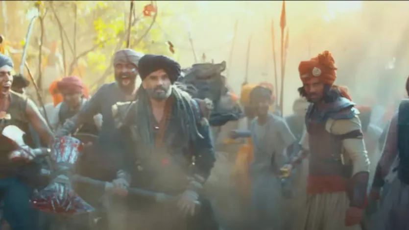 टीजर में कई रोमांचक पल देखने को मिलते हैं, लेकिन सबसे खास बात यह है कि सुनील शेट्टी तीन साल बाद ‘केसरी वीर: लीजेंड्स ऑफ सोमनाथ’ के साथ बड़े पर्दे पर दमदार वापसी कर रहे हैं। आखिरी बार वह 2022 में रिलीज हुई फिल्म ‘घनी’ में नजर आए थे और अब वह एक ऐतिहासिक रोमांच और साहसिक यात्रा पर अपने प्रशंसकों को लेकर जाने के लिए पूरी तरह तैयार हैं। टीजर में कई रोमांचक पल देखने को मिलते हैं, लेकिन सबसे खास बात यह है कि सुनील शेट्टी तीन साल बाद ‘केसरी वीर: लीजेंड्स ऑफ सोमनाथ’ के साथ बड़े पर्दे पर दमदार वापसी कर रहे हैं। आखिरी बार वह 2022 में रिलीज हुई फिल्म ‘घनी’ में नजर आए थे और अब वह एक ऐतिहासिक रोमांच और साहसिक यात्रा पर अपने प्रशंसकों को लेकर जाने के लिए पूरी तरह तैयार हैं।