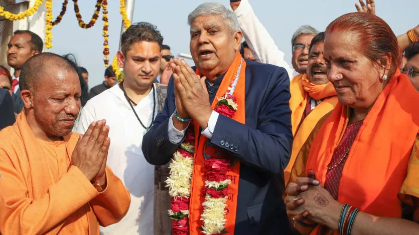 धनखड़ की महाकुंभ यात्रा के दौरान सीएम योगी आदित्यनाथ, औद्योगिक विकास मंत्री नंदगोपाल गुप्ता नंदी समेत उत्तर प्रदेश सरकार के विभिन्न मंत्री और शासन के आला पदाधिकारी मौजूद रहे। धनखड़ की महाकुंभ यात्रा के दौरान सीएम योगी आदित्यनाथ, औद्योगिक विकास मंत्री नंदगोपाल गुप्ता नंदी समेत उत्तर प्रदेश सरकार के विभिन्न मंत्री और शासन के आला पदाधिकारी मौजूद रहे।