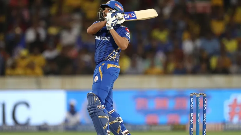रोहित शर्मा IPL में शतक जड़ने वाले 5वें सबसे उम्रदराज खिलाड़ी हैं। मुंबई की ओर से रोहित शर्मा ने 36 साल 350 दिन की उम्र में IPL 2024 में चेन्नई सुपर किंग्स (CSK) के खिलाफ शतक जड़ा था। रोहित ने 63 गेंदों पर नाबाद 105 रनों की पारी खेली थी। इस दौरान उन्होंने 11 चौके और 5 छक्के जड़े थे।  