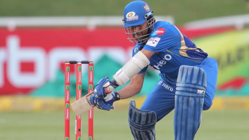 IPL इतिहास में सबसे ज्यादा उम्र में शतक जड़ने के मामले में सचिन तेंदुलकर चौथे स्थान पर हैं। सचिन तेंदुलकर ने मुंबई इंडियंस के लिए IPL 2011 में 37 साल 356 दिन की उम्र में सैकड़ा जड़ने का कारनामा किया था। ये शतक कोच्चि टस्कर्स के खिलाफ आया था।  