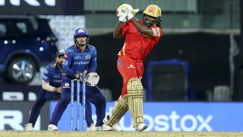 क्रिस गेल IPL में शतक जड़ने वाले तीसरे सबसे उम्रदराज खिलाड़ी हैं। गेल ने पंजाब किंग्स (पुराना नाम किंग्स इलेवन पंजाब) की ओर से IPL 2018 में 38 साल 210 की उम्र में सनराइजर्स हैदराबाद के खिलाफ नाबाद 104 रनों की पारी खेली थी। इस शतकीय पारी में उन्होंने सिर्फ 1 चौका जड़ा था जबकि 11 गगनचुंबी छक्के लगाए थे।   