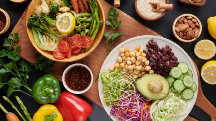 Uma dieta equilibrada saudável é importante para reduzir os efeitos do envelhecimento em seu corpo. Incluindo nozes, vegetais verdes, chá verde, antioxidantes etc. podem desempenhar um papel importante em seu tratamento antienvelhecimento. Uma dieta equilibrada saudável é importante para reduzir os efeitos do envelhecimento em seu corpo. Incluindo nozes, vegetais verdes, chá verde, antioxidantes etc. podem desempenhar um papel importante em seu tratamento antienvelhecimento.