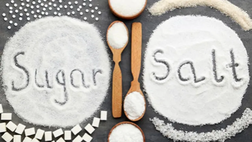 Baixa ingestão de açúcar e sal: além de aumentar o risco de obesidade, diabetes e doenças cardíacas, o açúcar também pode danificar sua pele. Também reduza a ingestão de sal. Comer alimentos com alto teor de sódio pode fazer sua pele parecer inchada Baixa ingestão de açúcar e sal: além de aumentar o risco de obesidade, diabetes e doenças cardíacas, o açúcar também pode danificar sua pele. Também reduza a ingestão de sal. Comer alimentos com alto teor de sódio pode fazer sua pele parecer inchada