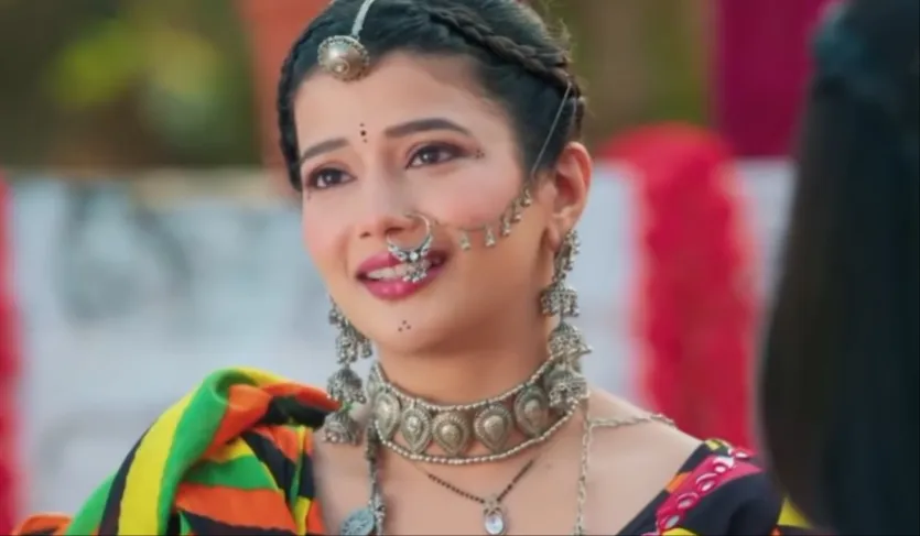 रूही की प्रेग्नेंसी का संजय को पता चल जाएगा और वह पूरे परिवार के सामने उसका सच बता देगा, जिसके बाद यह सुन दादी सा के पैरों तले जमीन खिसक जाएगी। वहीं दूसरी ओर अरमान और अभिरा की जिंदगी में पुराने विलेन की वापसी होने वाली है। वो और कोई नहीं बल्कि फूफा सा है।