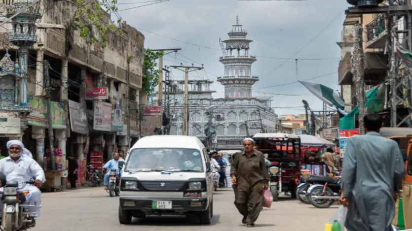 अमेरिका, जो सुरक्षा के लिए अक्सर शीर्ष देशों में शामिल रहता है, इस सूची में 89वें स्थान पर है, जो दोनों दक्षिण एशियाई देशों से भी नीचे है। वहीं, सुरक्षा के मामले में पाकिस्तान ने भारत को पीछे छोड़ दिया है।