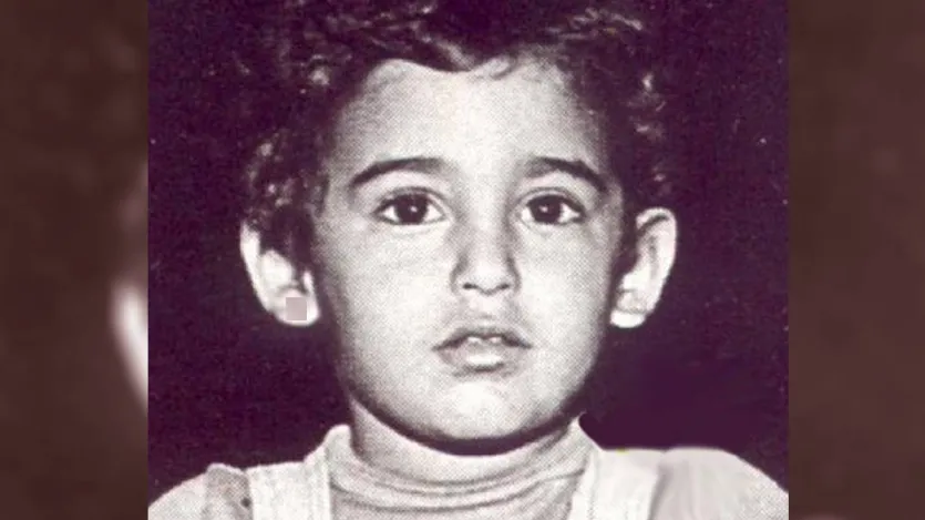 बॉलीवुड एक्टर अक्षय खन्ना बॉलीवुड के उन बेहतरीन एक्टर्स में से एक हैं, जिन्हें अक्सर अंडररेटेड कहा जाता है। दिवंगत एक्टर विनोद खन्ना के बेटे अक्षय ने भी अपने पिता के साथ फिल्म 'हिमालय पुत्र' से अपने करियर की शुरुआत की थी।