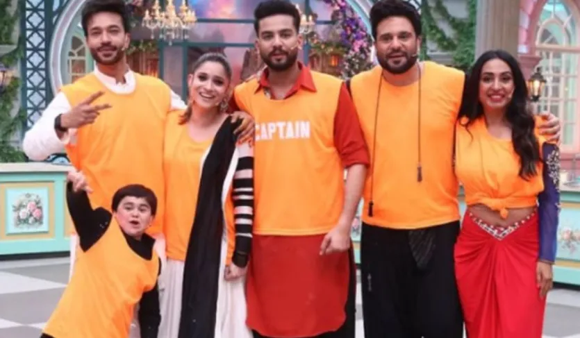 'लाफ्टर शेफ्स 2' को बहुत पसंद किया जा रहा है। ये कुकिंग कॉमेडी शो अब अपने दूसरे सीजन के साथ धमाका कर रहा है। पहले सीजन को काफी सराहना मिली थी और अब दूसरा सीजन भी टीवी पर छा गया है। नए सीजन में अंकिता लोखंडे, अब्दु रोज़िक, विक्की जैन, राहुल वैद्य, सुदेश लहरी, रुबीना दिलैक, एल्विश यादव, अभिषेक कुमार, समर्थ जुरेल, मन्नारा चोपड़ा, कश्मीरा शाह और कृष्णा अभिषेक हैं।