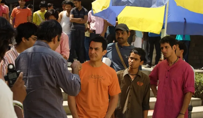 अब मिलीमीटर का 16 साल बाद लुक पूरा बदल गया है। उनके लेटेस्ट लुक ने सोशल मीडिया पर सभी का ध्यान अपनी ओर खींच लिया है। इन फोटोज को देखकर आप चौंक जाएंगे क्योंकि आज वह किसी बॉलीवुड स्टार से कम नहीं लगते हैं।
