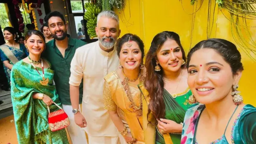 वासी साची एक लोकप्रिय डीजे और उद्यमी हैं। वह इवेंट मैनेजमेंट फर्म क्लिक 187 के संस्थापक हैं और डीजे सर्किट में एक जाना-माना नाम हैं। दिलचस्प बात यह है कि उन्होंने कई मशहूर क्लबों और डिस्कोथेक में परफॉर्म किया है, जिसमें कई शादियां और कार्यक्रम शामिल हैं। रिपोर्ट्स के मुताबिक दोनों की मुलाकात वासी के एक इवेंट में हुई थी, जहां प्रियंका देसपांडे इवेंट होस्ट कर रही थीं।