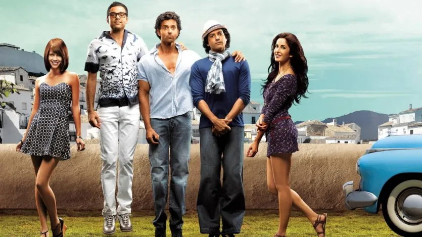 रिपोर्ट के अनुसार प्रतिष्ठित फिल्म 'जिंदगी न मिलेगी दोबारा' (ZNMD) में अर्जुन सलूजा की भूमिका रणबीर कपूर को ऑफर की गई थी। लेकिन उन्होंने इस भूमिका को अस्वीकार कर दिया और फिर बाद में यह भूमिका ऋतिक रोशन ने निभाई। 2011 की इस फिल्म का निर्देशन जोया अख्तर ने किया था। रिपोर्ट के अनुसार प्रतिष्ठित फिल्म 'जिंदगी न मिलेगी दोबारा' (ZNMD) में अर्जुन सलूजा की भूमिका रणबीर कपूर को ऑफर की गई थी। लेकिन उन्होंने इस भूमिका को अस्वीकार कर दिया और फिर बाद में यह भूमिका ऋतिक रोशन ने निभाई। 2011 की इस फिल्म का निर्देशन जोया अख्तर ने किया था।