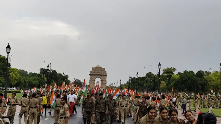 This tricolor journey was taken out from Duty Path to the National War Memorial Memorial at 4 pm. A large number of people participated in this rally. This tricolor journey was taken out from Duty Path to the National War Memorial Memorial at 4 pm. A large number of people participated in this rally.