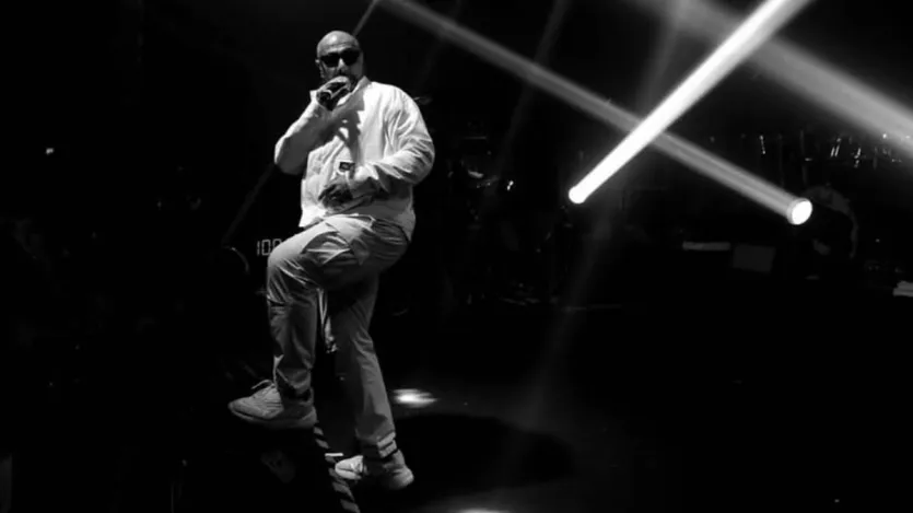 विशाल ददलानी ने भारत-पाकिस्तान तनाव के बीच एक पोस्ट शेयर किया, जिसमें उन्होंने लिखा- 'नौ टो वॉर। एक डेमोक्रेटिक नेशन होने के नाते मैं हमारी सरकारों भारत और पाकिस्तान से निवेदन करता हूं कि शांति और डिप्लोमेसी को प्राथमिकता दें ना कि टकराव को। जंग से सिर्फ इंसान और दिल टूटते हैं और ये दोनों देशों को नुकसान पहुंचाती है।'